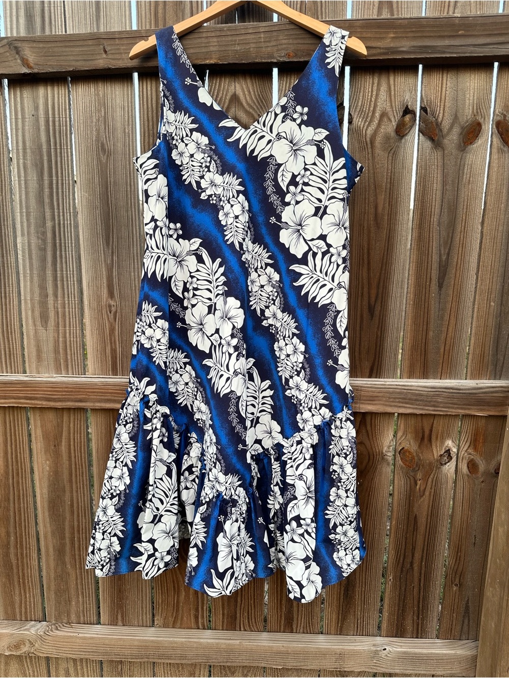 Royal Creations Hawaiian Dress Womens L Blue Hibiscus Floral Ruffle Hem Muumuu